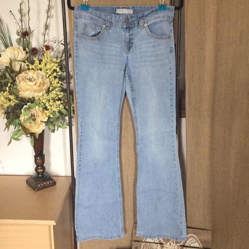 No Boudaries Flare jean